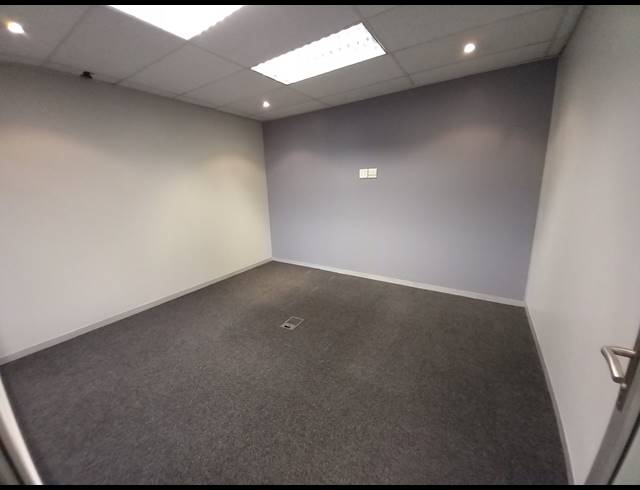 297M² OFFICE TO LET IN BRYANSTON